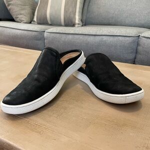 Women’s Gang Black UGG Slip- On Mules, US size 8.5
